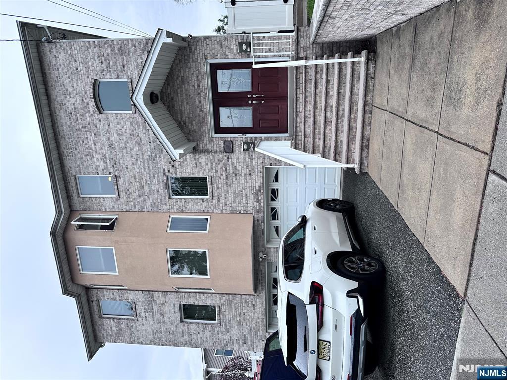 Rental Property at 637 Division Ave 2, Carlstadt, New Jersey - Bedrooms: 3 
Bathrooms: 2 
Rooms: 6  - $3,000 MO.