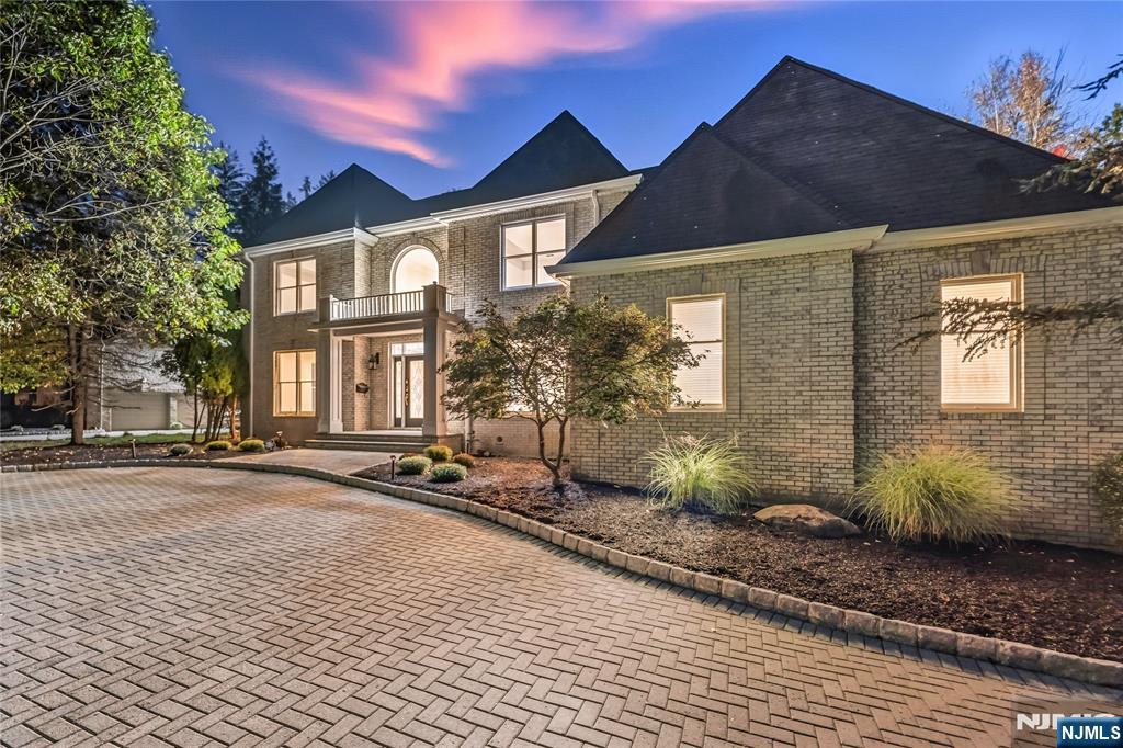 32 Moeser Place