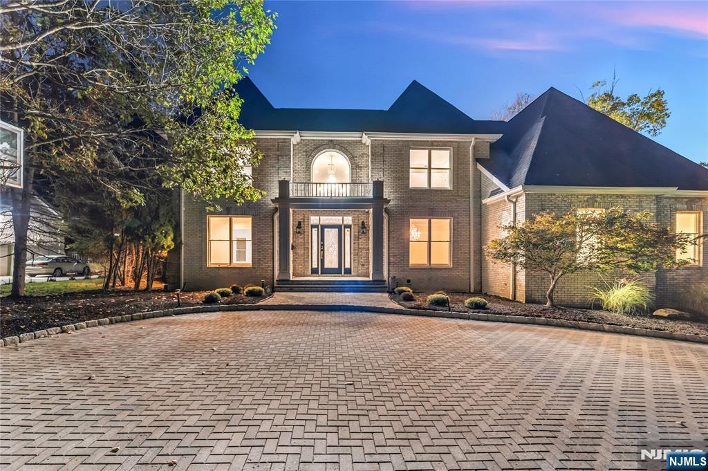 32 Moeser Place