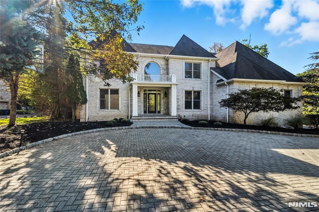 Photo of 32 Moeser Place, Old Tappan, NJ 07675 (MLS # 25012688)