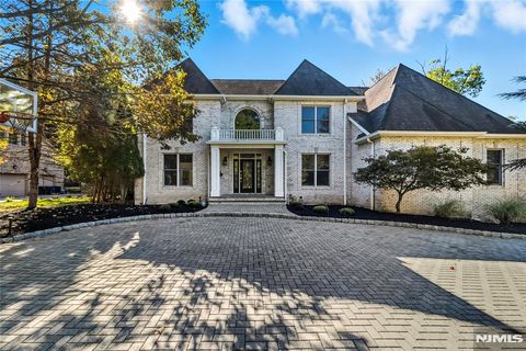 Photo of 32 Moeser Place, Old Tappan, NJ 07675 (MLS # 25012688) Photo of 32 Moeser Place, Old Tappan, NJ 07675 (MLS # 25012688)