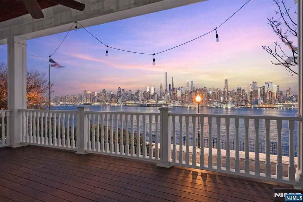 Photo of 3133 Hamilton Avenue, Weehawken, NJ 07086 (MLS # 26006721)