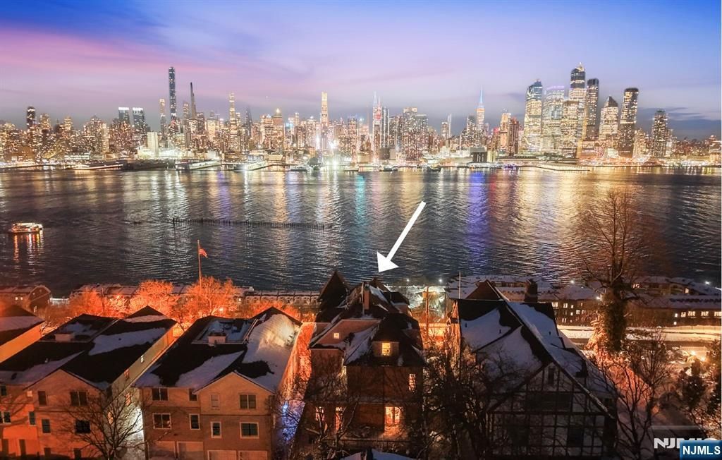 Photo of 3133 Hamilton Avenue, Weehawken, NJ 07086 (MLS # 26006721)