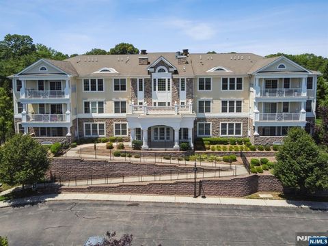 Photo of 901 Four Seasons Lane, Woodcliff Lake, NJ 07677 (MLS # 26025790)