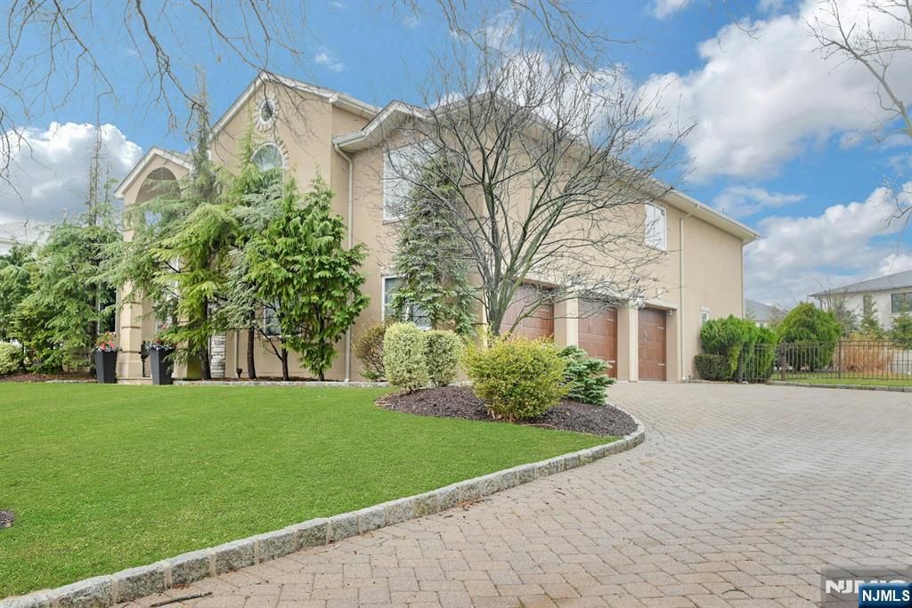 Photo of 38 Geraldine Road, Englewood Cliffs, NJ 07632 (MLS # 26004629)