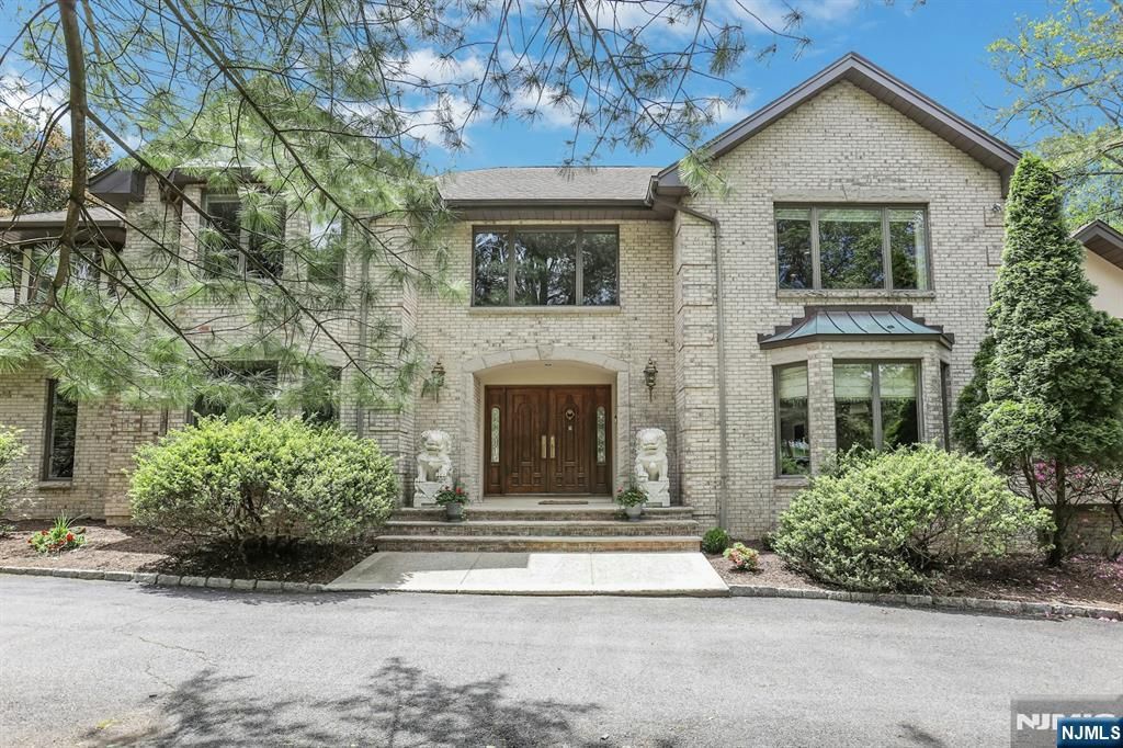 Photo of 16 Loman Court, Cresskill, NJ 07626 (MLS # 25018830)
