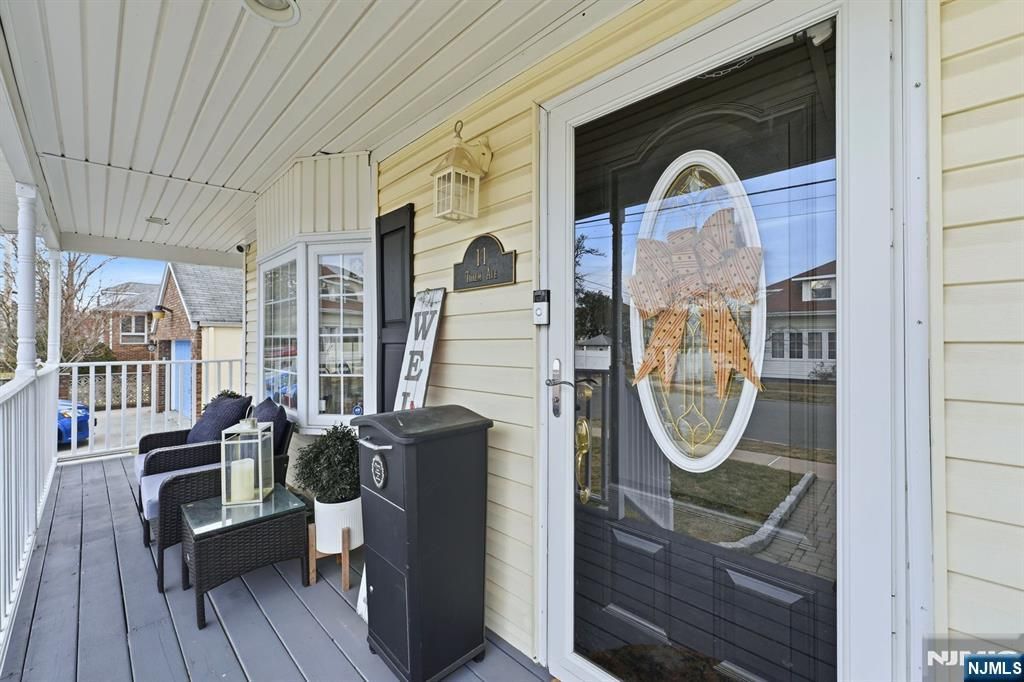 Photo of 11 Thiem Avenue, Rochelle Park, NJ 07662 (MLS # 26005892)