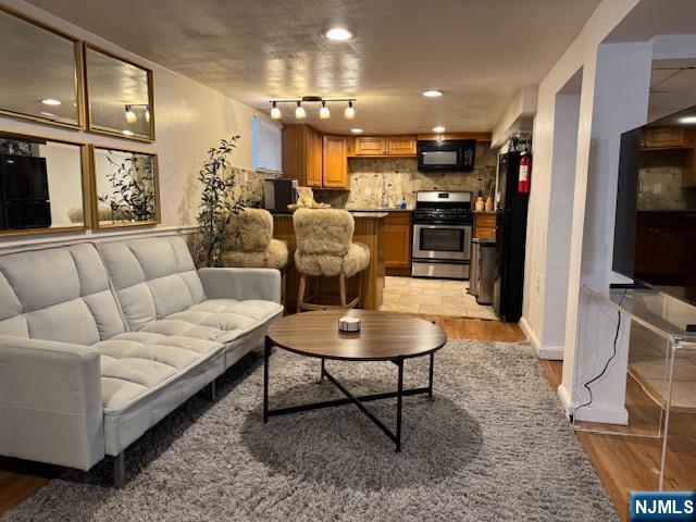 549 Oregon Avenue Lower Level