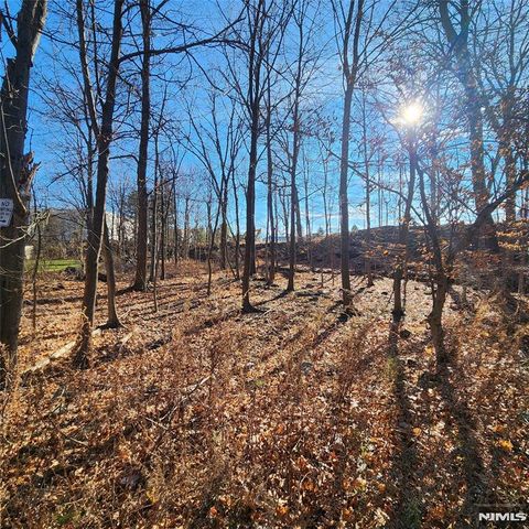 Photo of 16 Gardiner Street, Mahwah, NJ 07430 (MLS # 25036181)