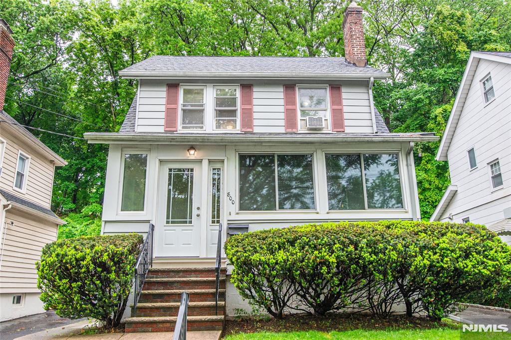 Property for Sale at 800 Broad Street, Bloomfield, New Jersey - Bedrooms: 3 
Bathrooms: 2 
Rooms: 8  - $499,000