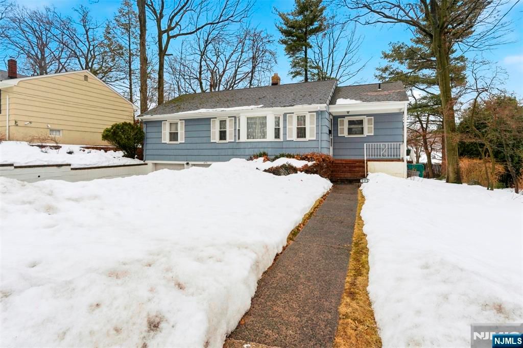 Photo of 476 Greenway Drive, Leonia, NJ 07605 (MLS # 26007127)