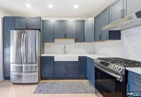 527 N 3rd Street East Newark NJ 07029