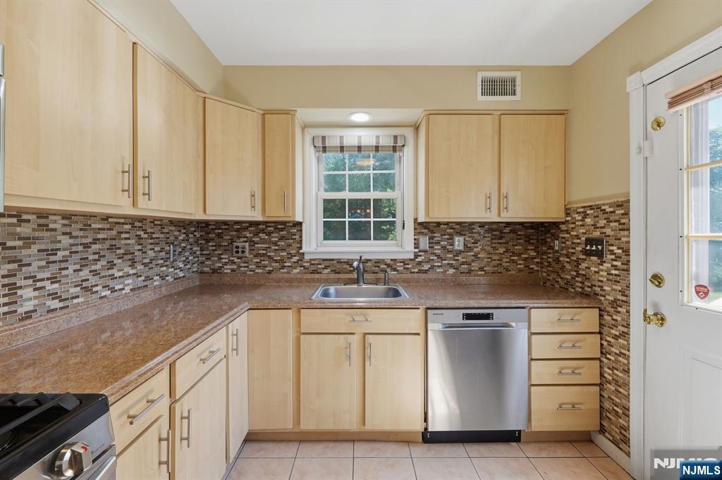 81 Hudson Avenue