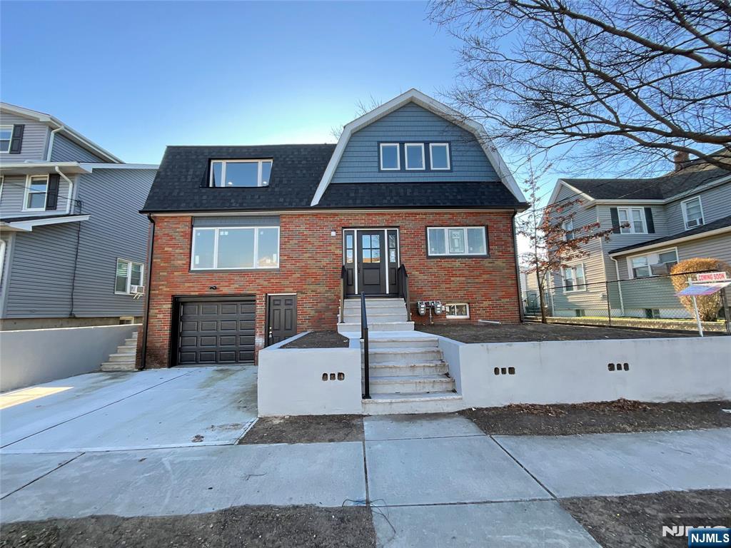 Rental Property at 200 Forest Ave 2, Lyndhurst, New Jersey - Bedrooms: 3 
Bathrooms: 1 
Rooms: 5  - $3,000 MO.