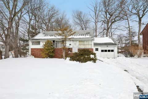 261 Idaho Street Paramus NJ 07652