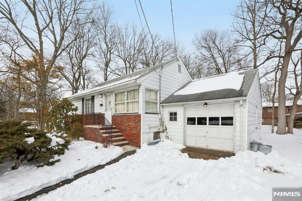 Photo of 261 Idaho Street, Paramus, NJ 07652 (MLS # 26004600)