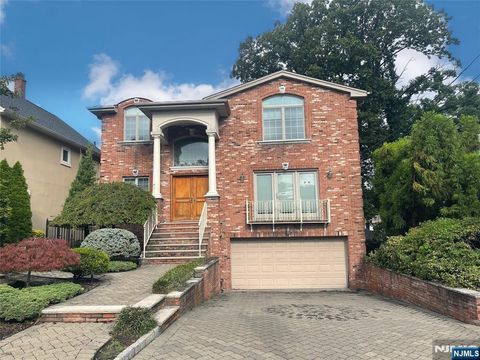 Photo of 13 1st St, Englewood Cliffs, NJ 07632 (MLS # 25038788)