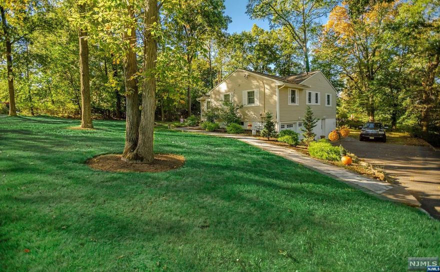 Immaculate, completely renovated 4 bedroom, 2.5 bath expanded ranch on partially wooded, spacious lot in highly desirable Fairfield Township. Possible in-law quarters. Solarium off kitchen, granite countertops, gleaming hardwood floors, custom moldings, newly painted throughout, Anderson windows, finished basement, interior garage, beautifully landscaped. Easy commuting access via bus or car. Quick access to routes 23, 46, 80, 202, 280. Close to Willowbrook Mall and great variety and abundance of restaurants, shops, businesses and places of worship.