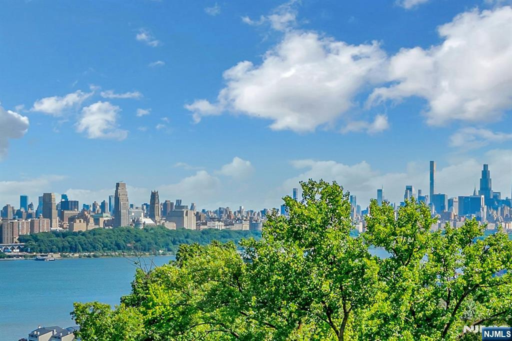 1500 Palisade Avenue 5D
