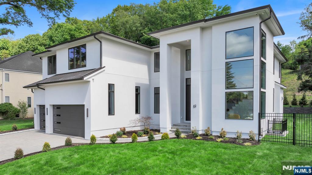 61 Macarthur Avenue