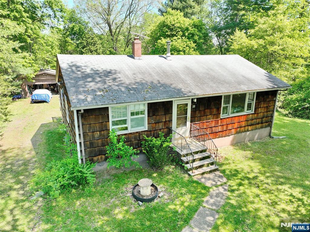 Property for Sale at 28 Summit Avenue, Long Hill, New Jersey - Bedrooms: 3 
Bathrooms: 1 
Rooms: 5  - $399,900