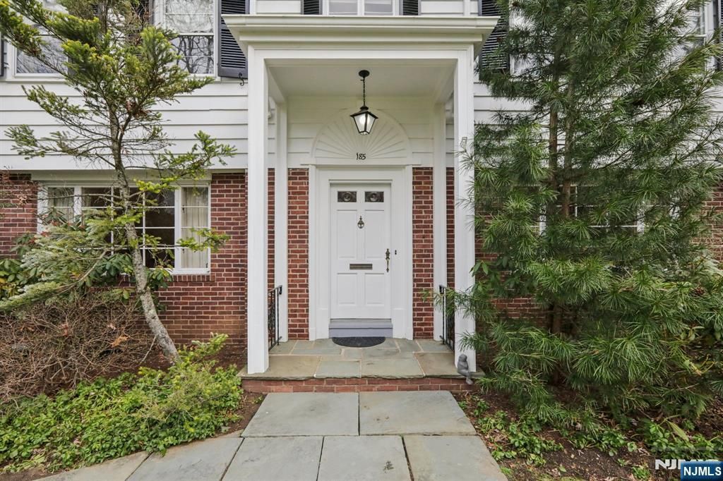 Photo of 185 Beechwood Road, Ridgewood Village, NJ 07450 (MLS # 26008034)