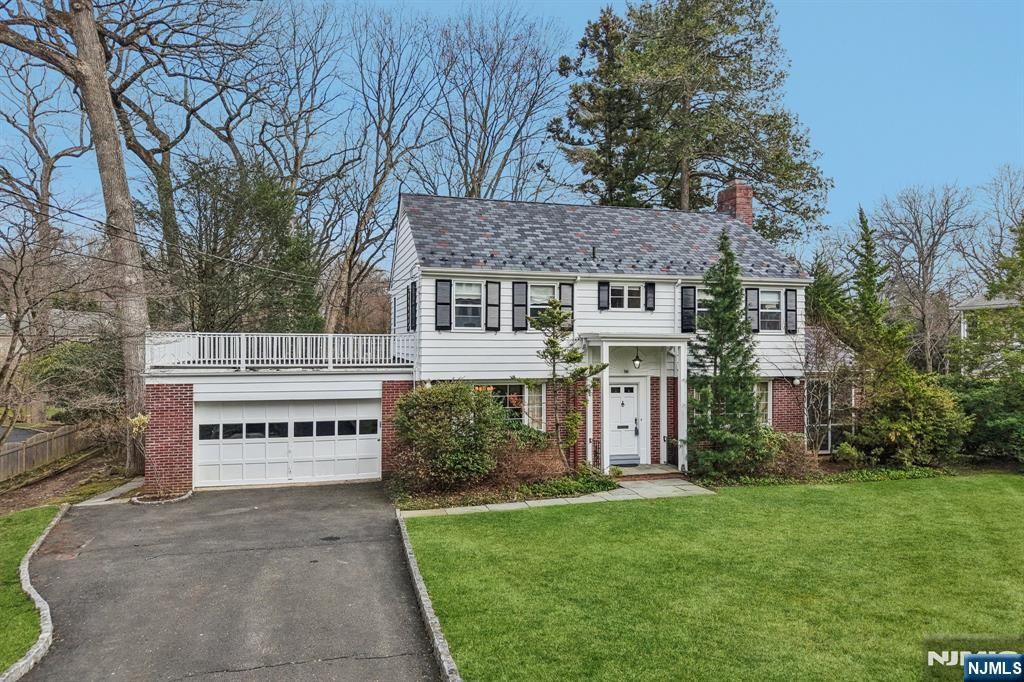 Photo of 185 Beechwood Road, Ridgewood Village, NJ 07450 (MLS # 26008034)