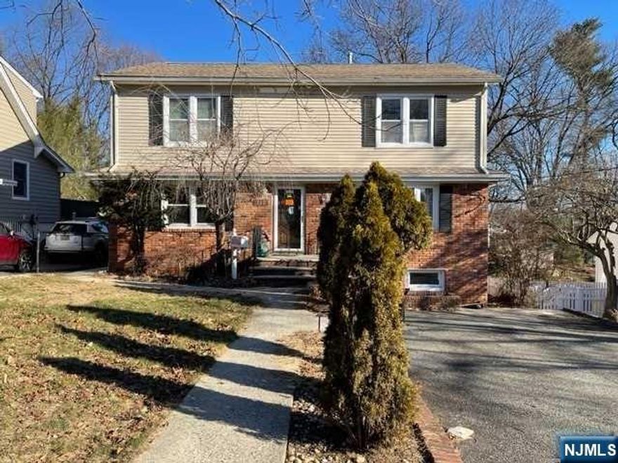 Enclosed sun room, large eat in kitchen, 2 bedrooms on main level, 3 additional bedrooms on 2nd level. Located close to highway. Cedar Grove Park and community center nearby.