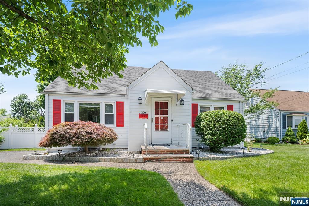 Property for Sale at 120 Main Street, Ridgefield Park, New Jersey - Bedrooms: 4 
Bathrooms: 2 
Rooms: 9  - $559,000