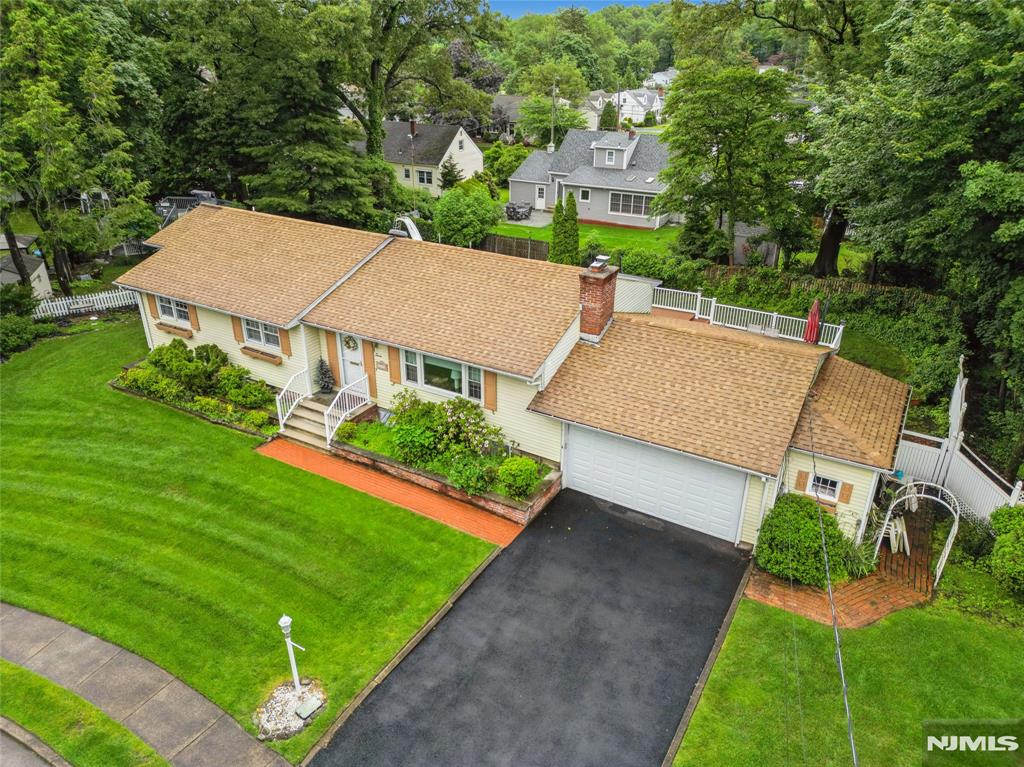 7 Meadow Court