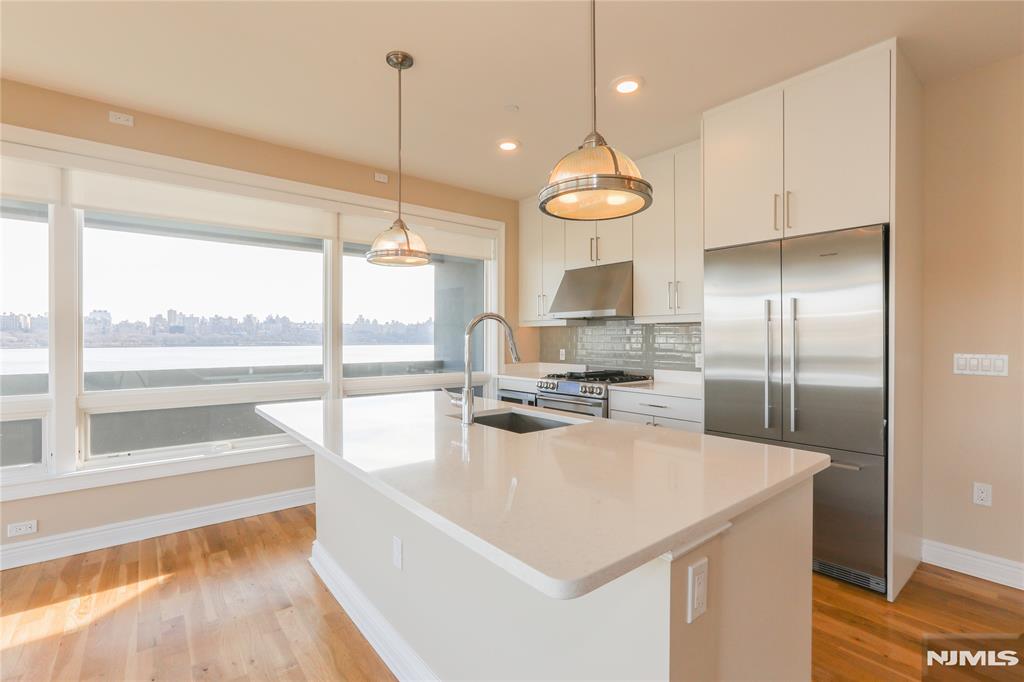 Rental Property at 15 Somerset Ln 319, Edgewater, New Jersey - Bedrooms: 2 
Bathrooms: 2 
Rooms: 5  - $5,200 MO.