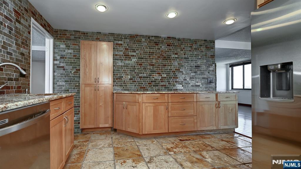 2140 Harmon Cove Tower 2140