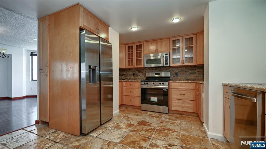 2140 Harmon Cove Tower 2140