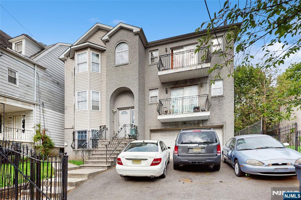 Property for Sale at 129131 Seymour Avenue, Newark, New Jersey - Bedrooms: 8 
Bathrooms: 5 
Rooms: 14  - $829,000