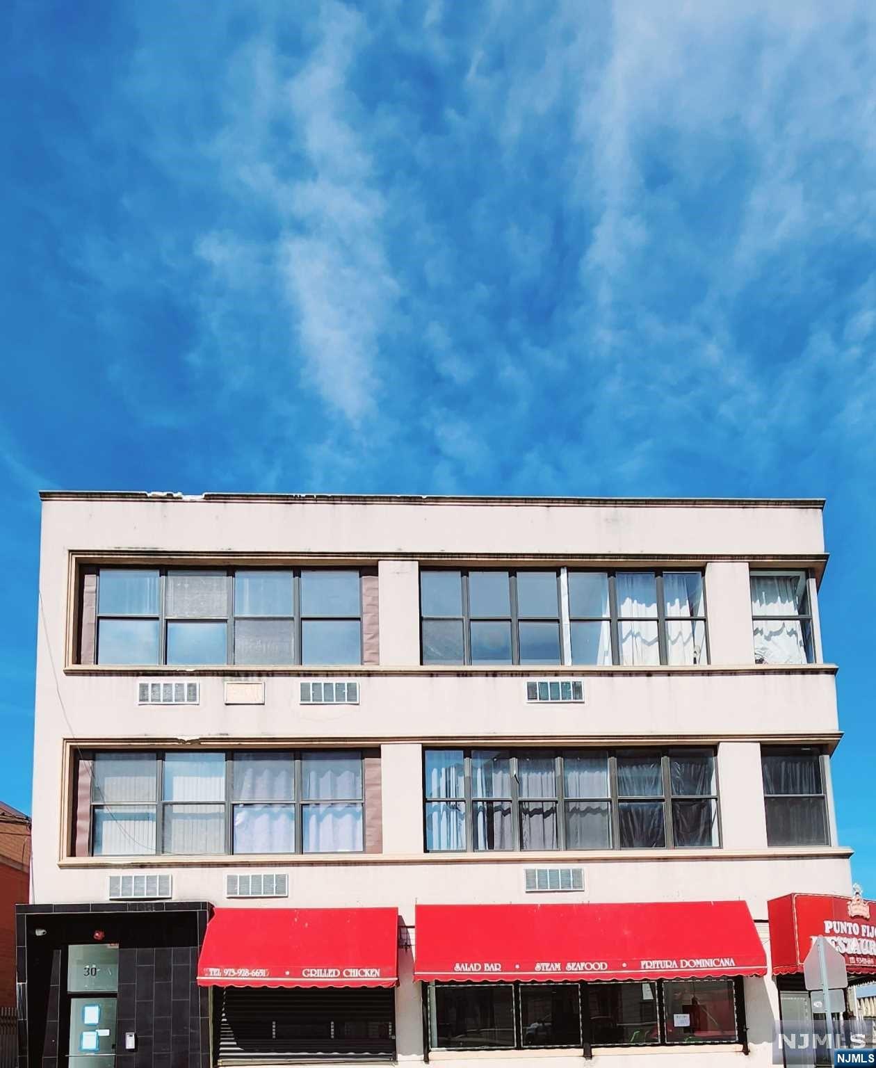 30 Howe Ave 304, Passaic, New Jersey - 2 Bedrooms  
2 Bathrooms  
8 Rooms - 