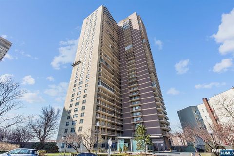 Photo of 6040 Boulevard #8H, West New York, NJ 07093 (MLS # 26025807)