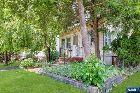 Photo of 31 Chestnut St, Tenafly, NJ 07670 (MLS # 25040344)