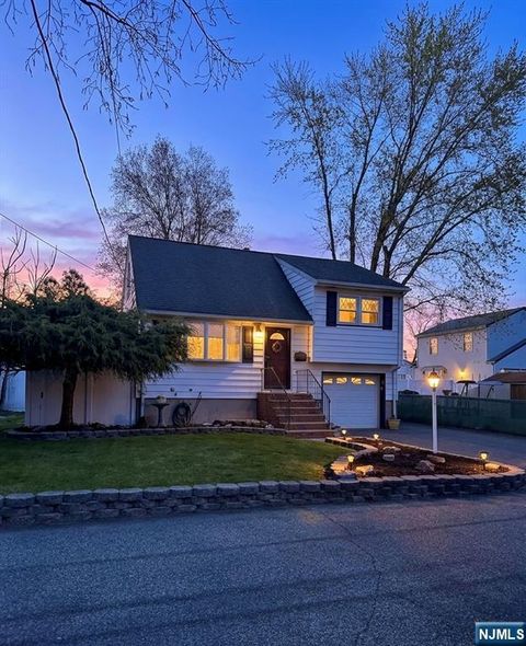 Photo of 6 Evergreen Avenue, Wanaque, NJ 07420 (MLS # 26013304)