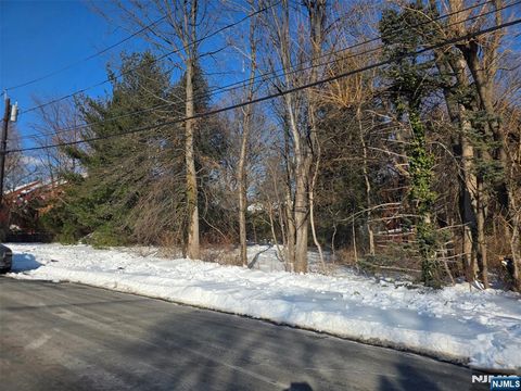 Photo of 21 Sampson Street, Saddle Brook, NJ 07663 (MLS # 26003484)