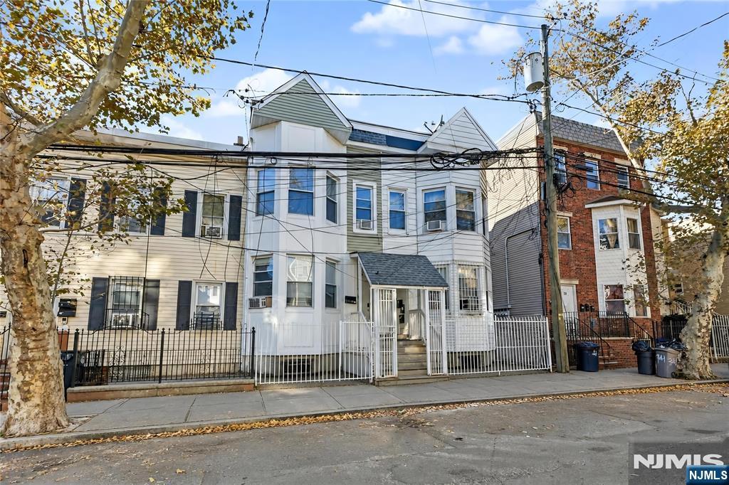 72 1/2 Summer Avenue
