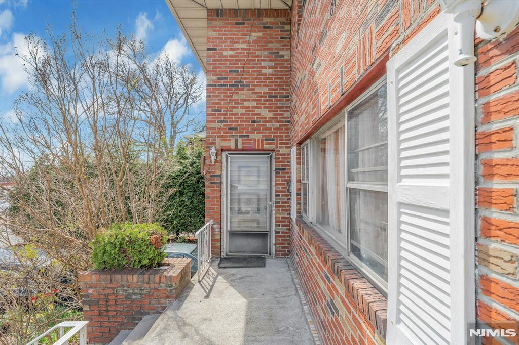 439 Bergen Boulevard