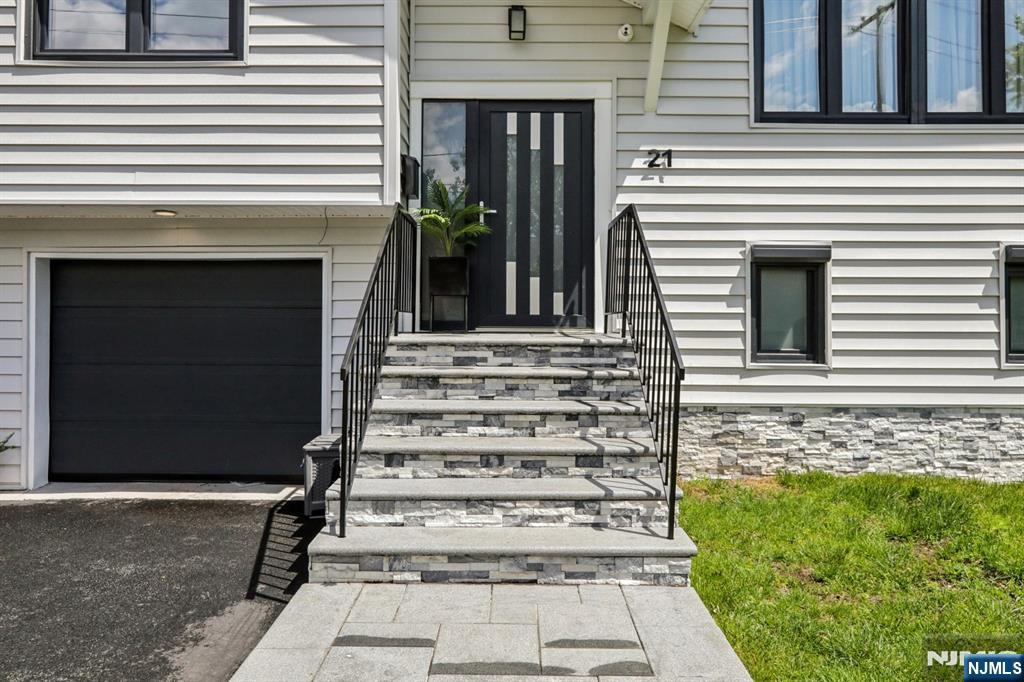 21 Ray Avenue