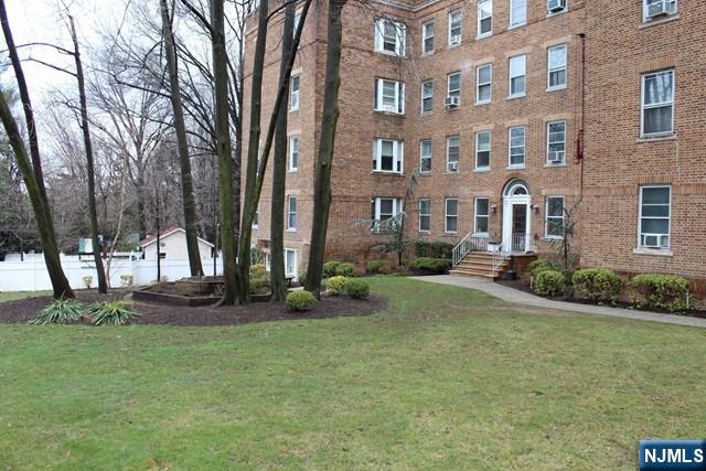 250 Broad Avenue 4B, Leonia, New Jersey - 2 Bedrooms  
1 Bathrooms - 