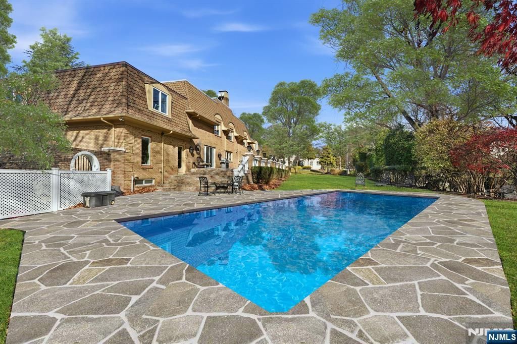 Photo of 425 Saddle Back Trail, Franklin Lakes, NJ 07417 (MLS # 25040717)