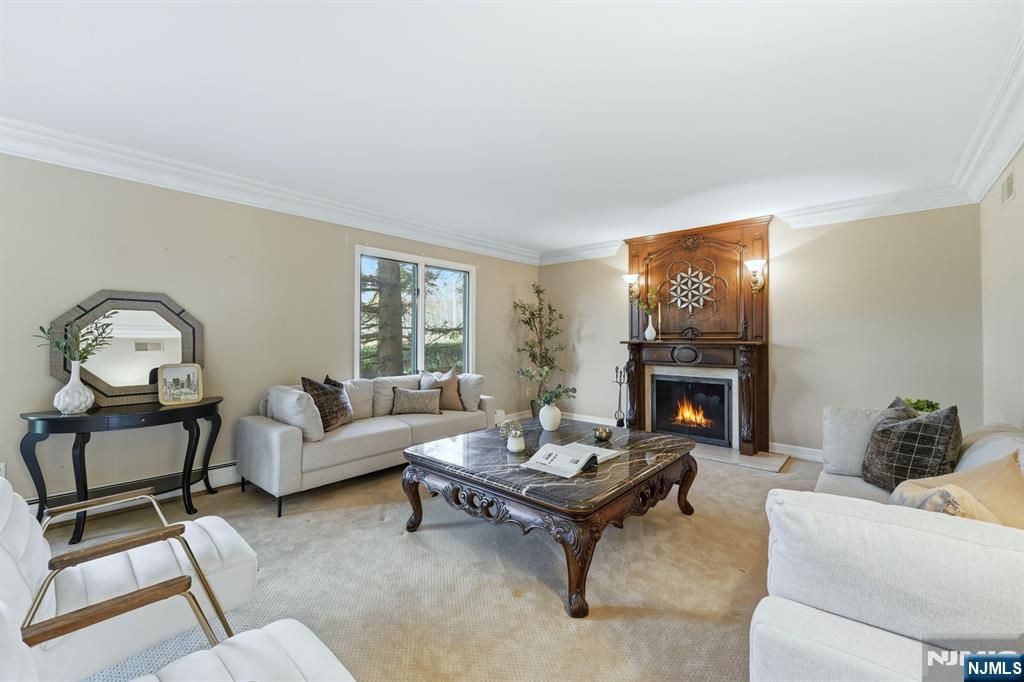 Photo of 425 Saddle Back Trail, Franklin Lakes, NJ 07417 (MLS # 25040717)