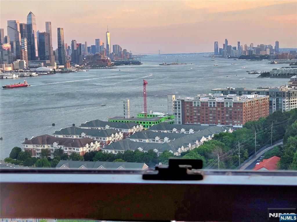 Photo of 6600 Boulevard East #15D, West New York, NJ 07093 (MLS # 25027517)