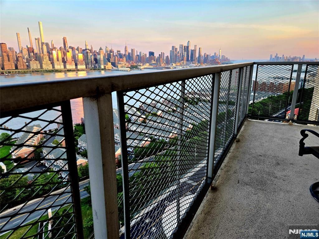 Photo of 6600 Boulevard East #15D, West New York, NJ 07093 (MLS # 25027517)