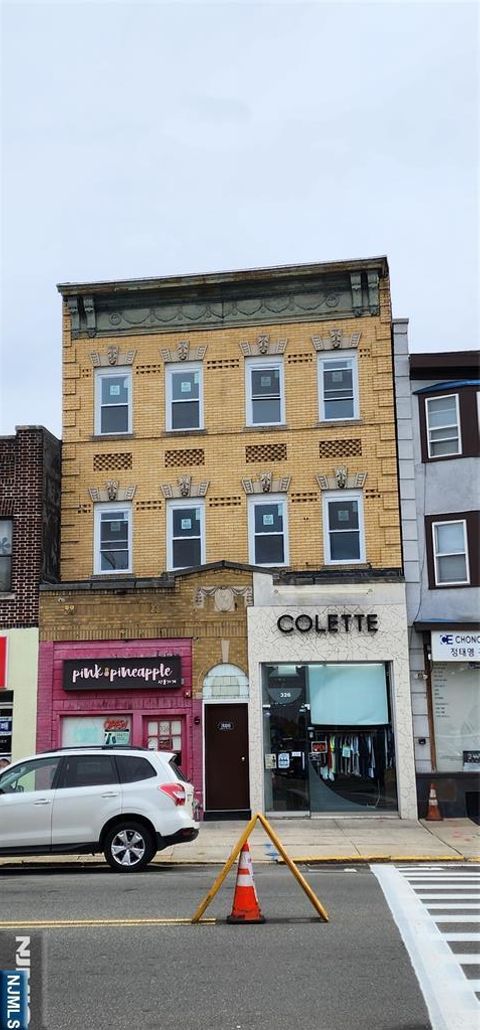 Photo of 326 Broad Ave, Palisades Park, NJ 07650 (MLS # 26010320)