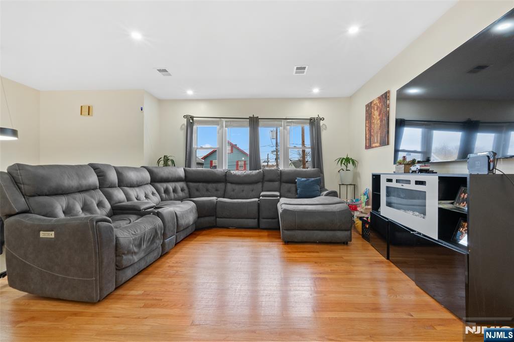 1576 Julian Terrace