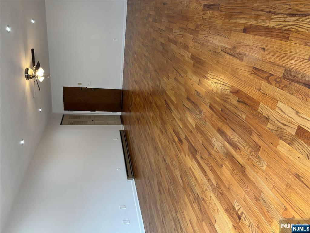 137 Orient Way 3D